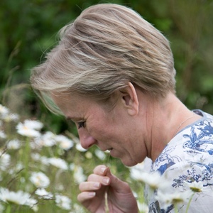 Cecilia Svensson med grässtrå